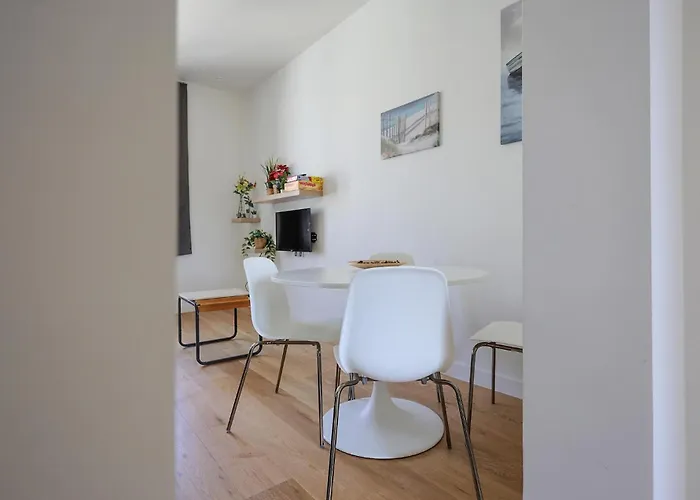 1 Bedroom Amazing In Apartment Ostend